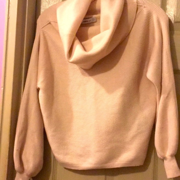Zara Cream turtleneck sweater. Size Small - Picture 2 of 7